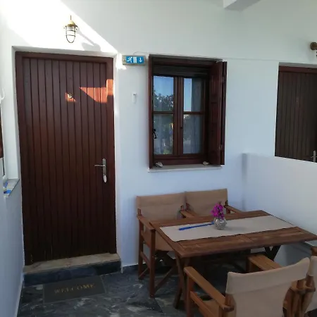 Pansion Katerina Skyros Apartment Acherounes Exterior photo