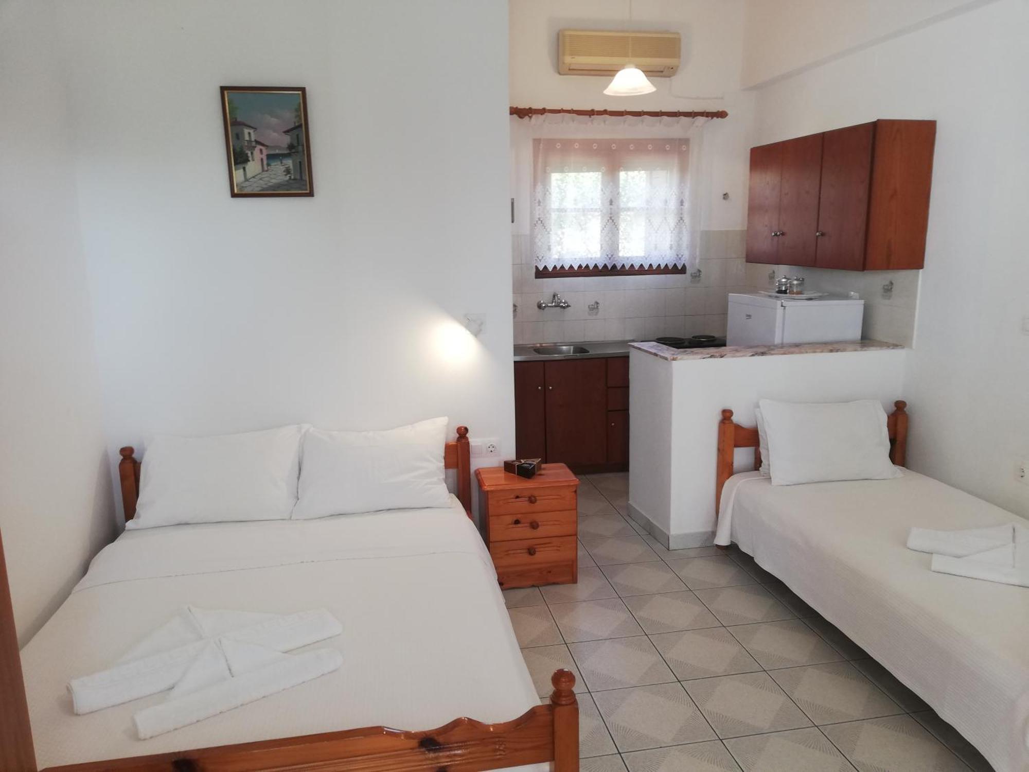 Pansion Katerina Skyros Appartamento Acherounes